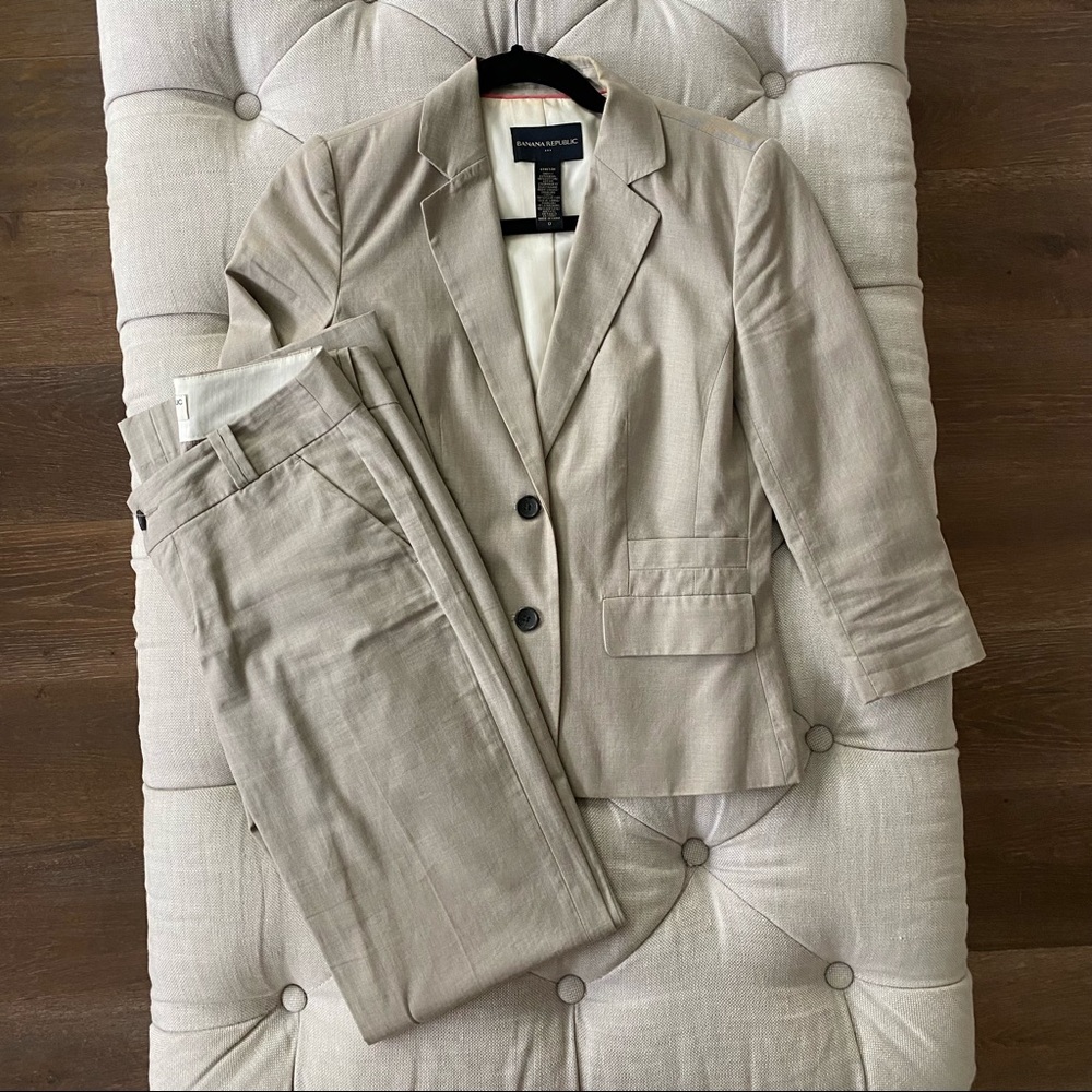 Banana Republic light cotton suit